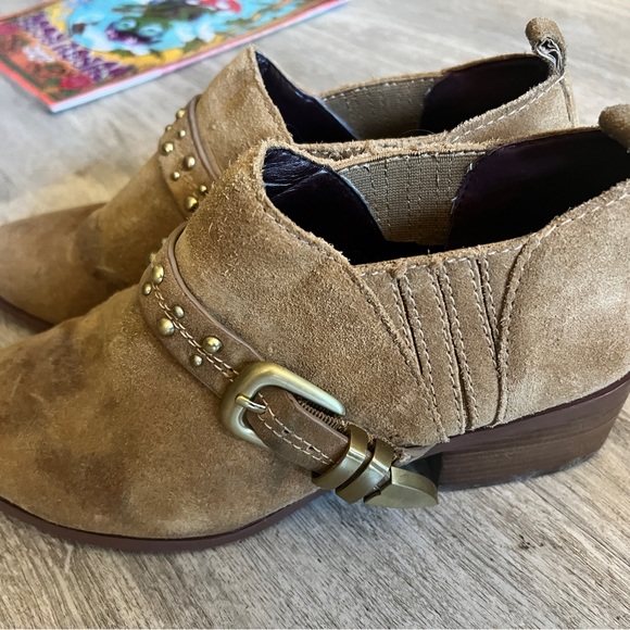 BCBGENERATION LOELA Tan Suede Slip On Buckle Studded Botties - Picture 4 of 7